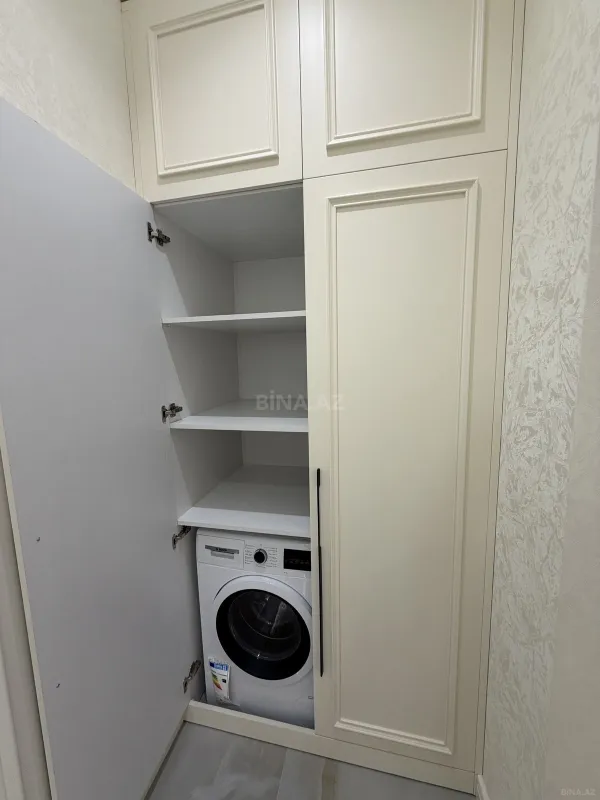Satılır 4 otaqlı mənzil 181 m²