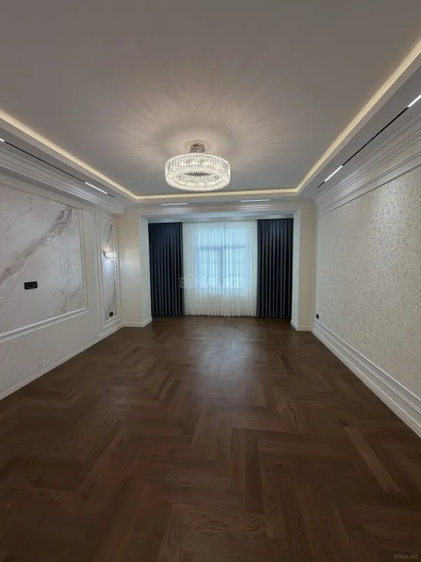Satılır 4 otaqlı mənzil 181 m²