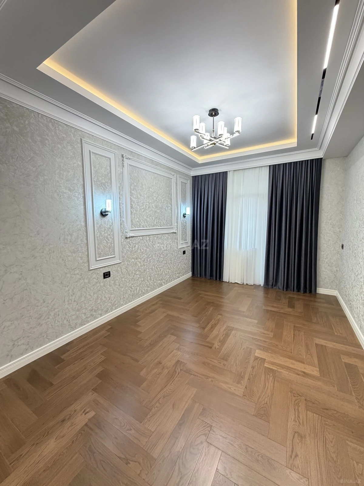 Satılır 4 otaqlı mənzil 181 m²
