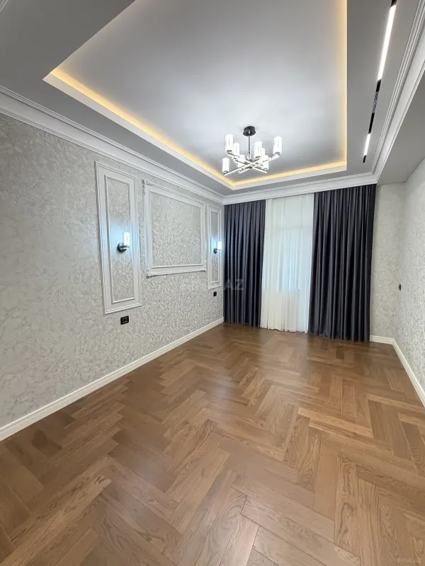 Satılır 4 otaqlı mənzil 181 m²