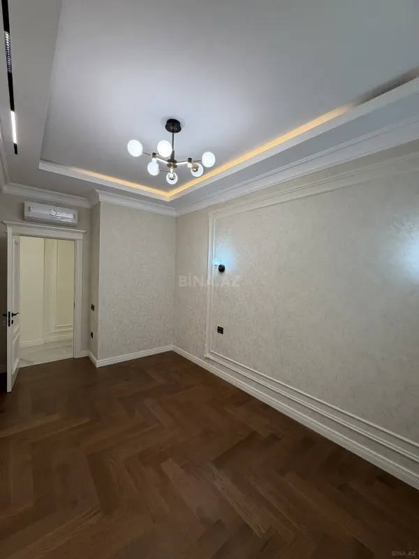 Satılır 4 otaqlı mənzil 181 m²