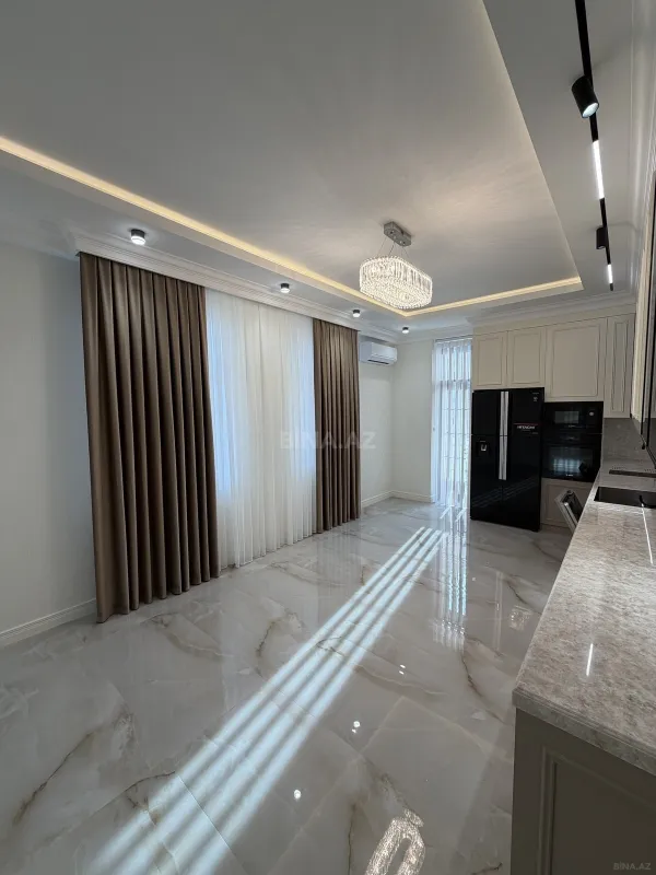 Satılır 4 otaqlı mənzil 181 m²