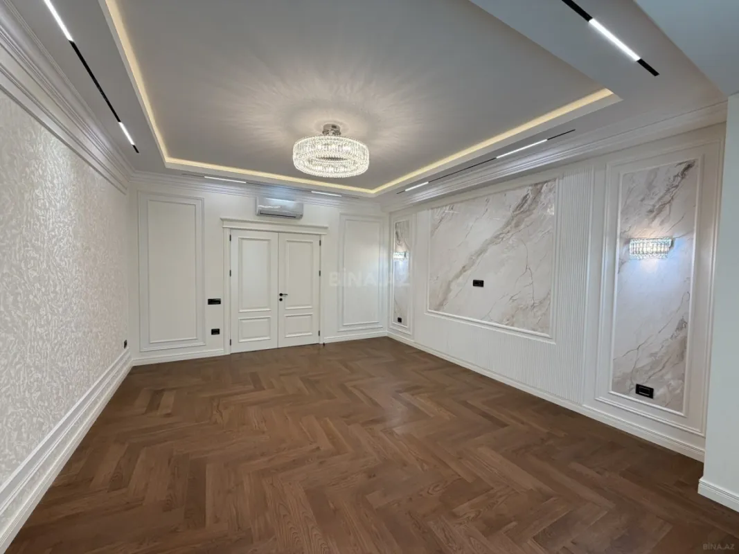 Satılır 4 otaqlı mənzil 181 m²