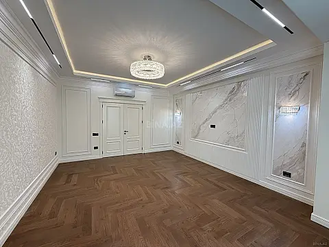 Satılır 4 otaqlı mənzil 181 m²