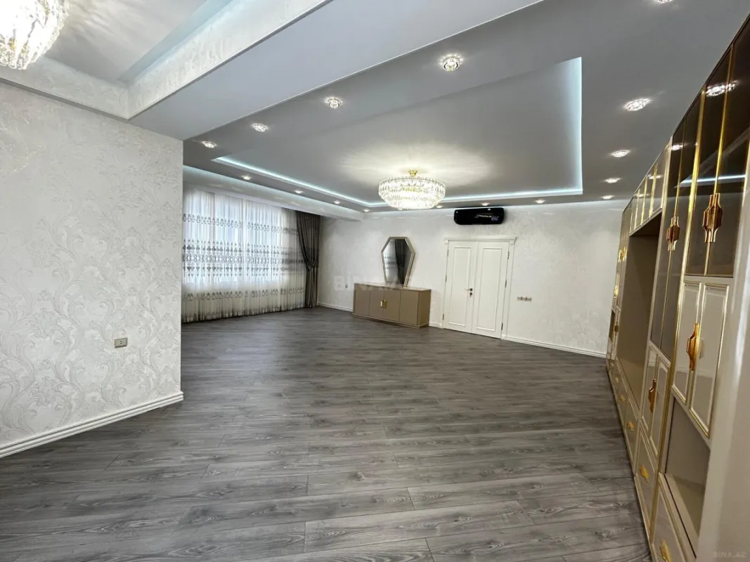 Satılır 4 otaqlı mənzil 184 m²