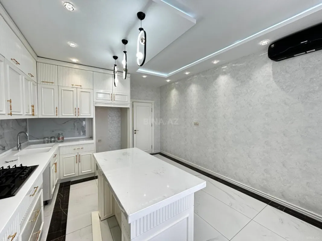 Satılır 4 otaqlı mənzil 184 m²