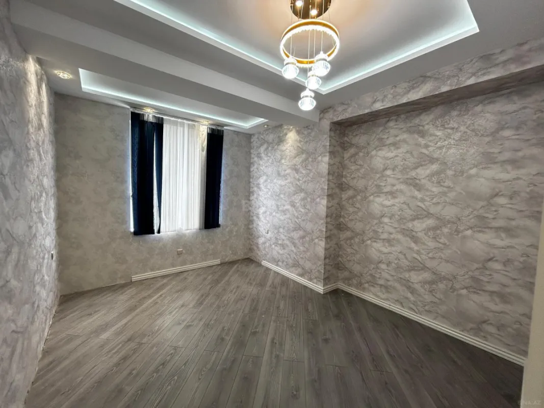 Satılır 4 otaqlı mənzil 184 m²