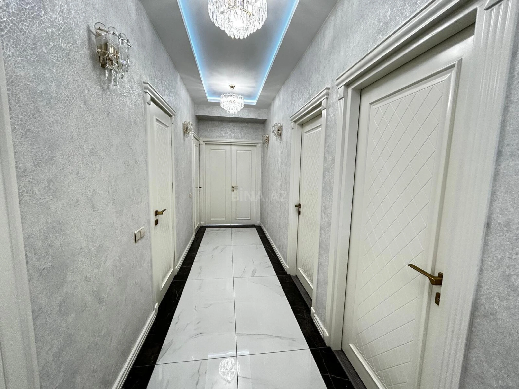 Satılır 4 otaqlı mənzil 184 m²