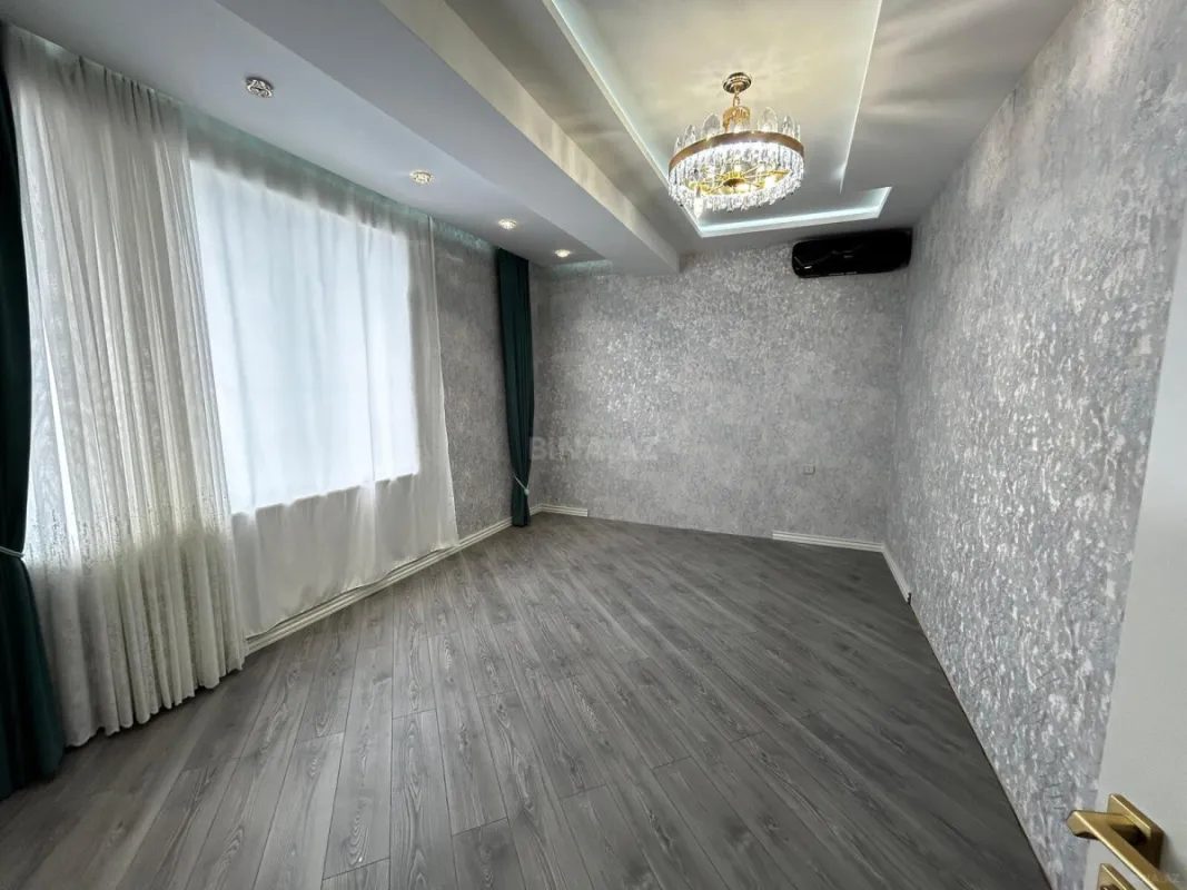 Satılır 4 otaqlı mənzil 184 m²