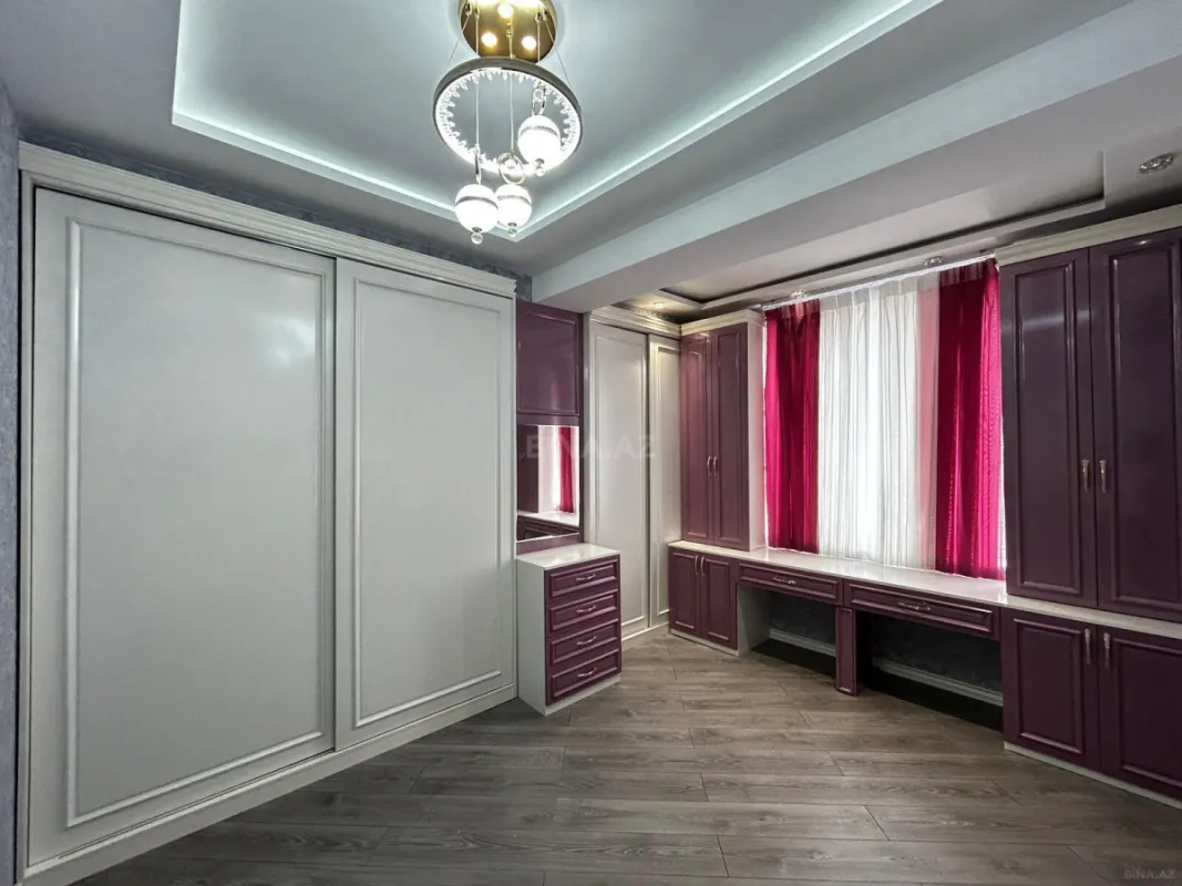 Satılır 4 otaqlı mənzil 184 m²