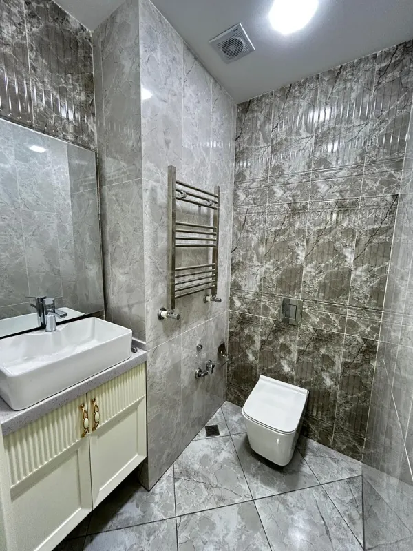 Satılır 4 otaqlı mənzil 184 m²