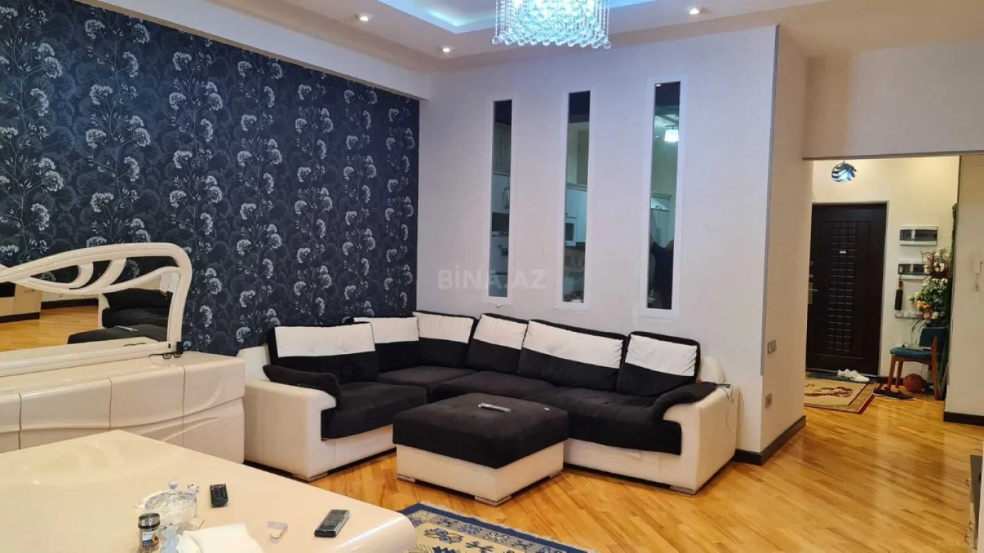 Satılır 3 otaqlı mənzil 106 m²