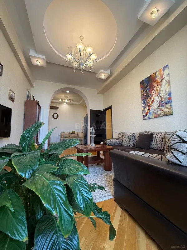 Satılır 2 otaqlı mənzil 82 m²