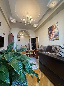 Satılır 2 otaqlı mənzil 82 m²