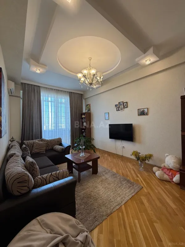 Satılır 2 otaqlı mənzil 82 m²