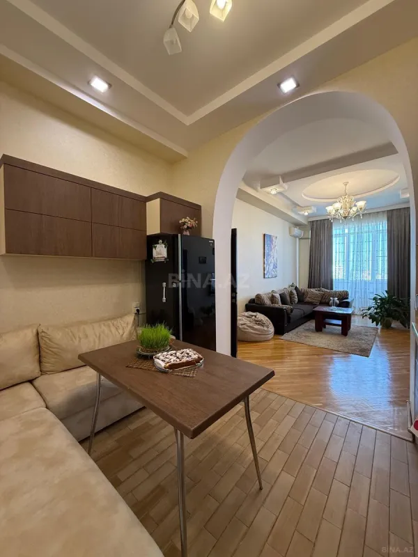 Satılır 2 otaqlı mənzil 82 m²