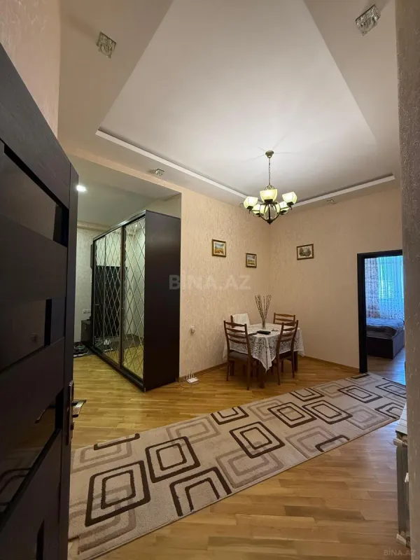 Satılır 2 otaqlı mənzil 82 m²