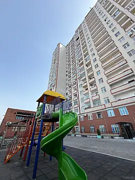 Satılır 2 otaqlı mənzil 82 m²