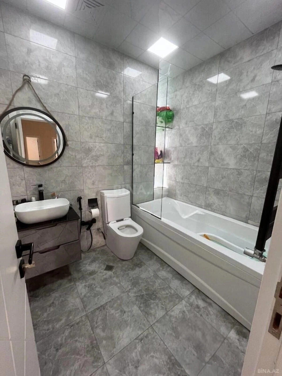 Satılır 3 otaqlı mənzil 127 m²