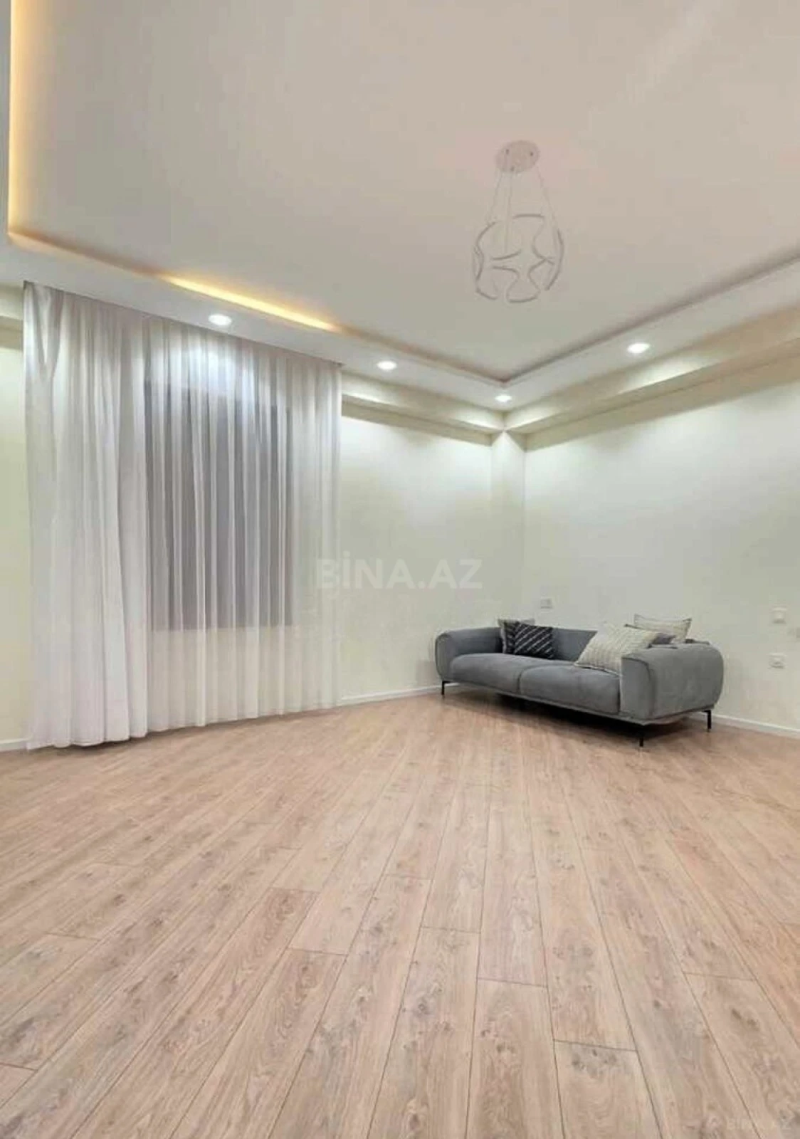 Satılır 3 otaqlı mənzil 127 m²