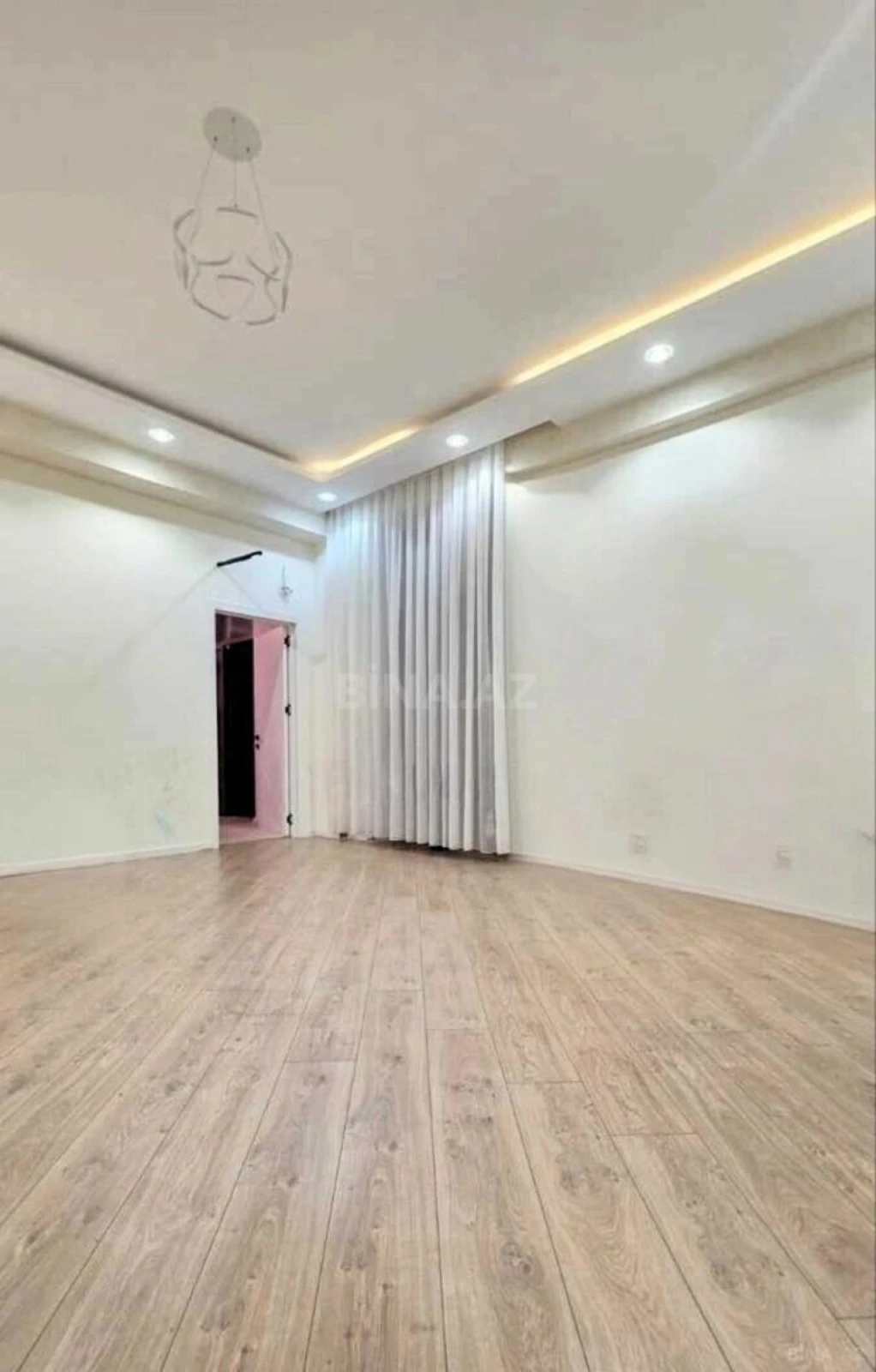 Satılır 3 otaqlı mənzil 127 m²