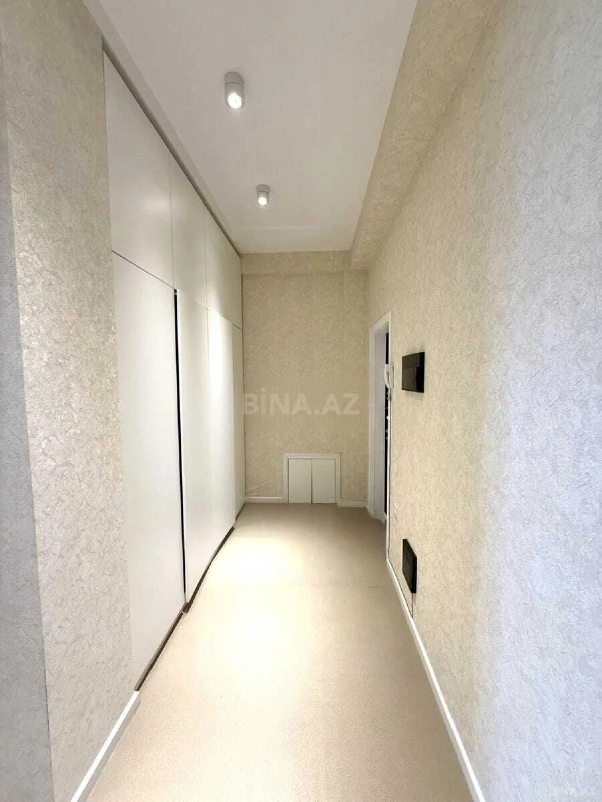 Satılır 3 otaqlı mənzil 127 m²
