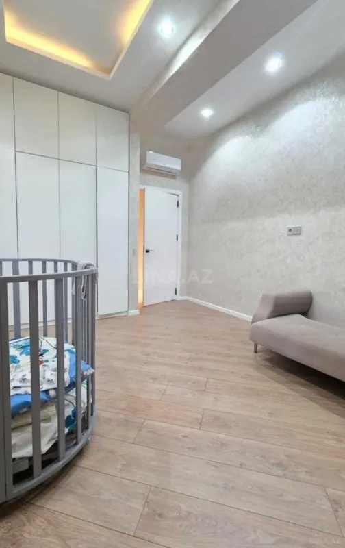 Satılır 3 otaqlı mənzil 127 m²
