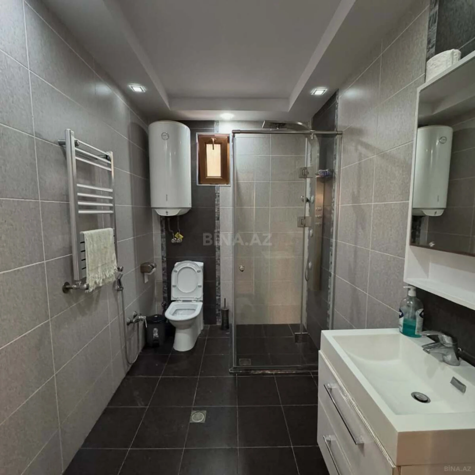 Satılır 6 otaqlı həyət evi 190 m²