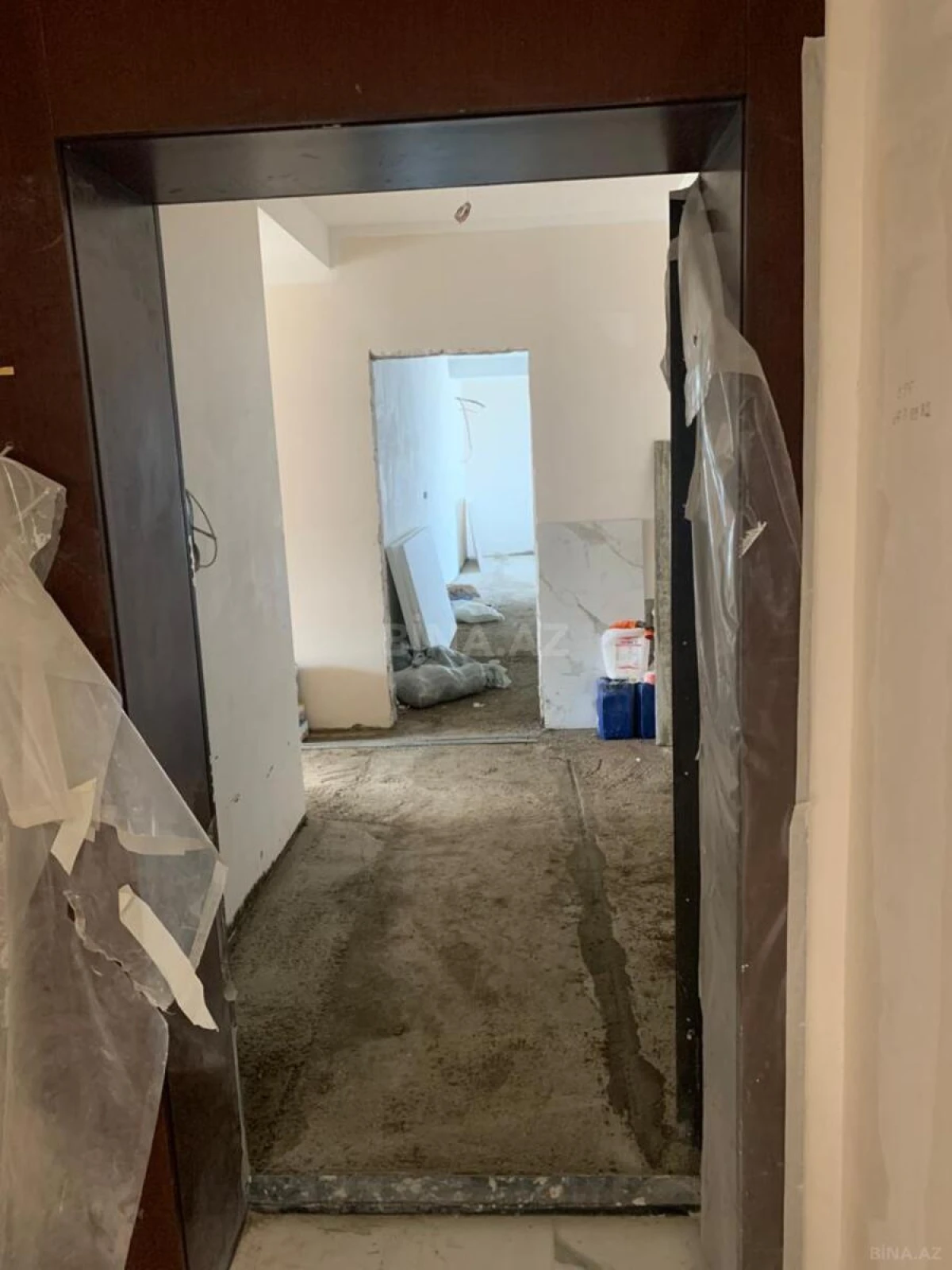 Satılır 4 otaqlı mənzil 165 m²