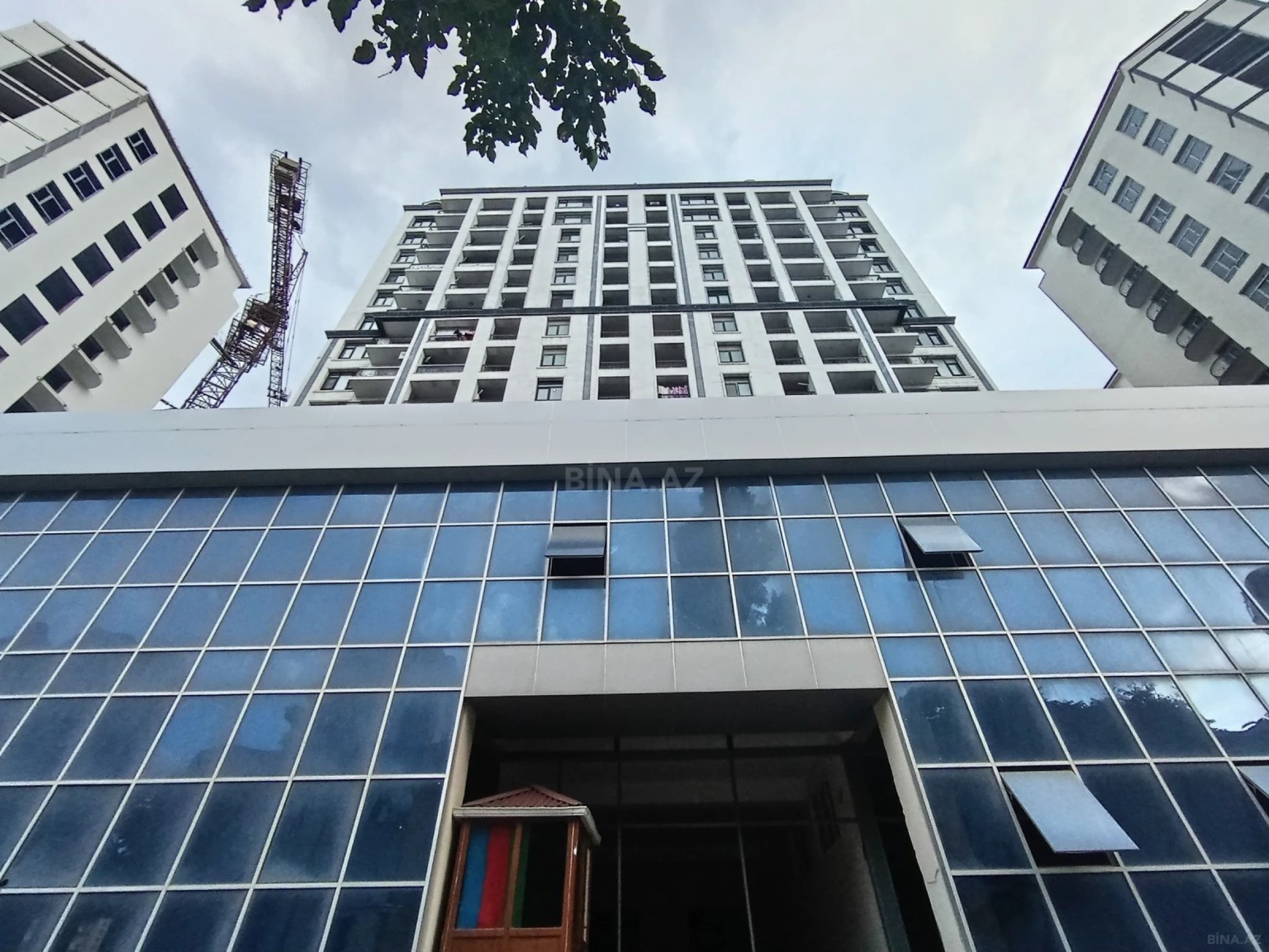 Satılır 2 otaqlı mənzil 83 m²