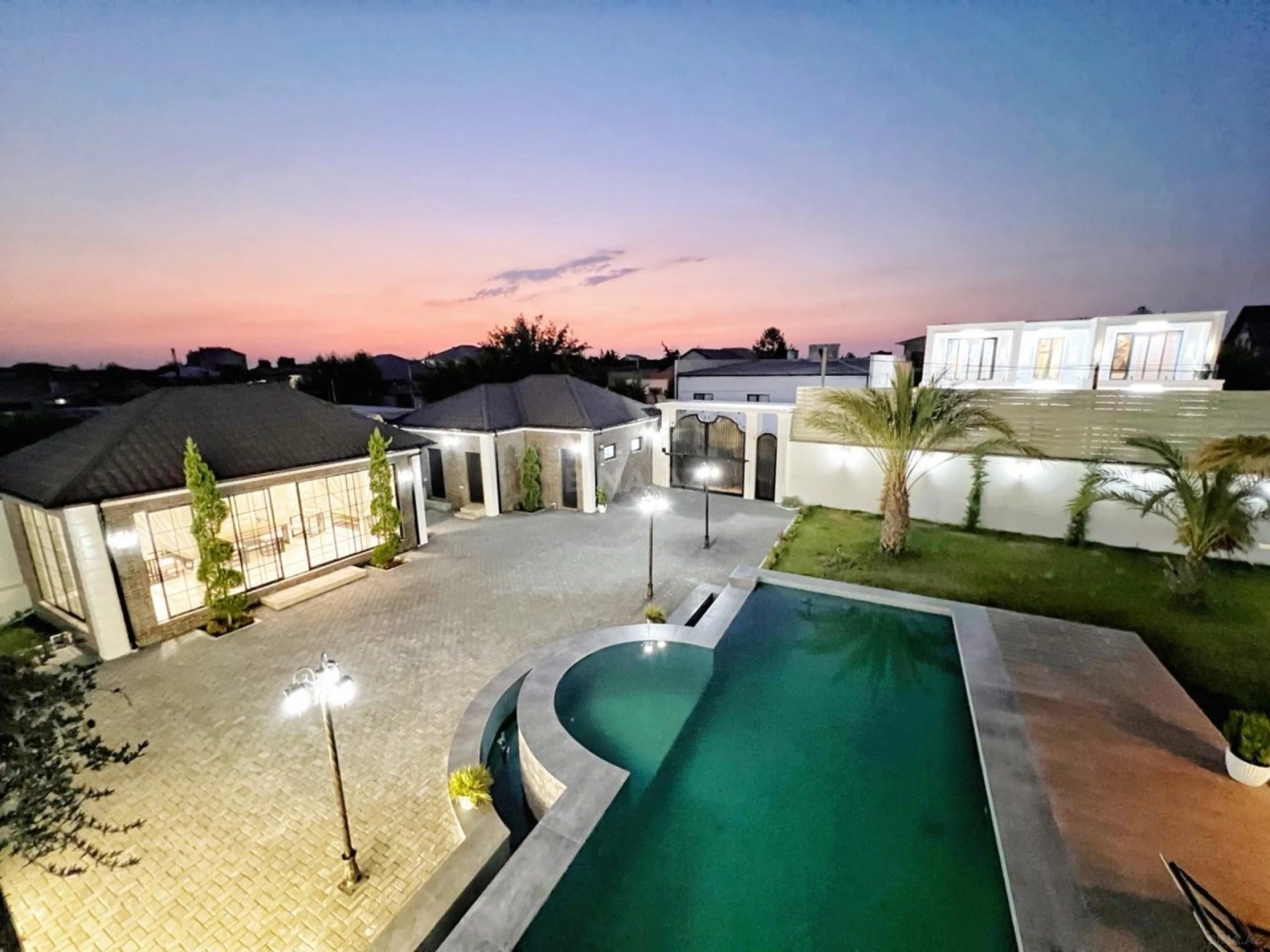 Satılır 6 otaqlı həyət evi 460 m²