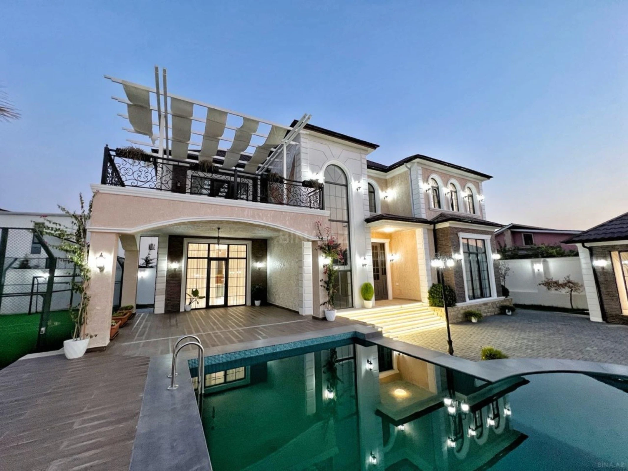 Satılır 6 otaqlı həyət evi 460 m²