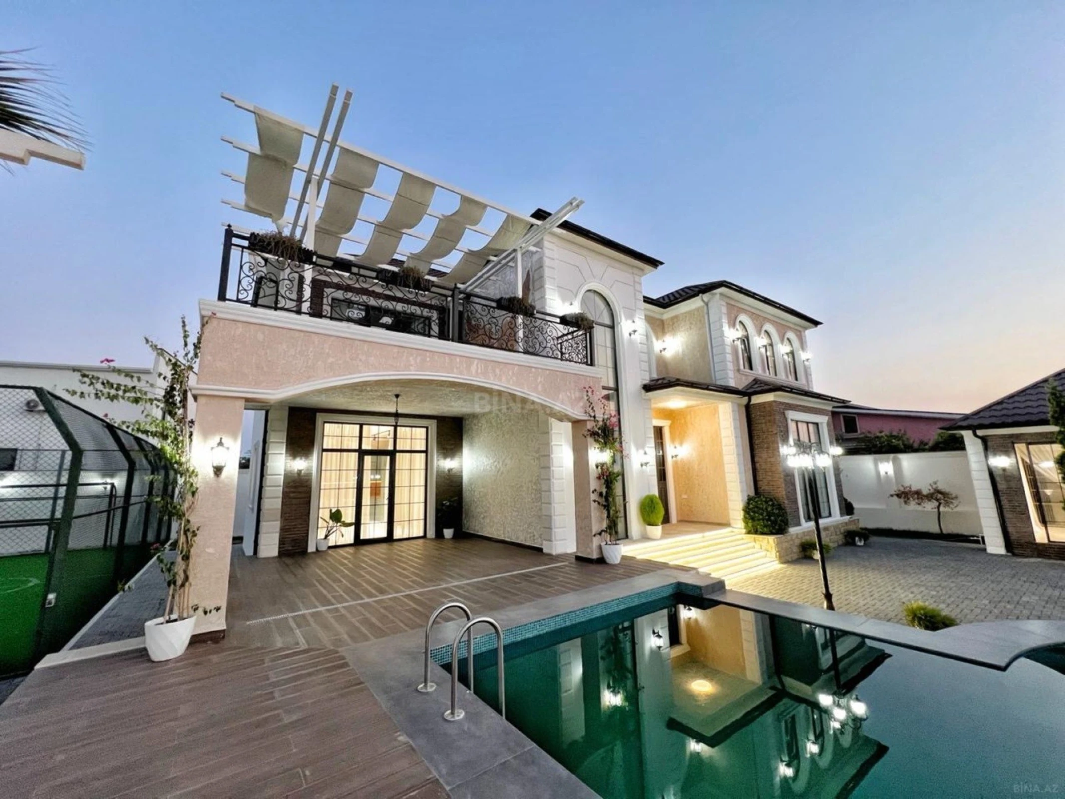 Satılır 6 otaqlı həyət evi 460 m²