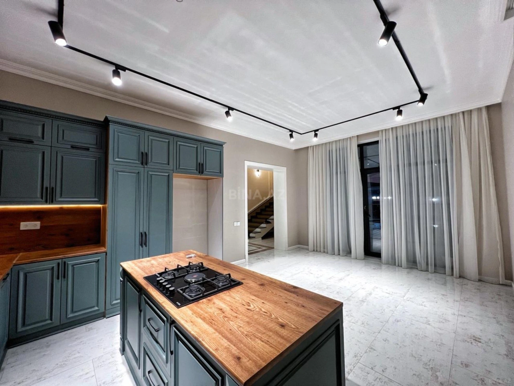 Satılır 6 otaqlı həyət evi 460 m²