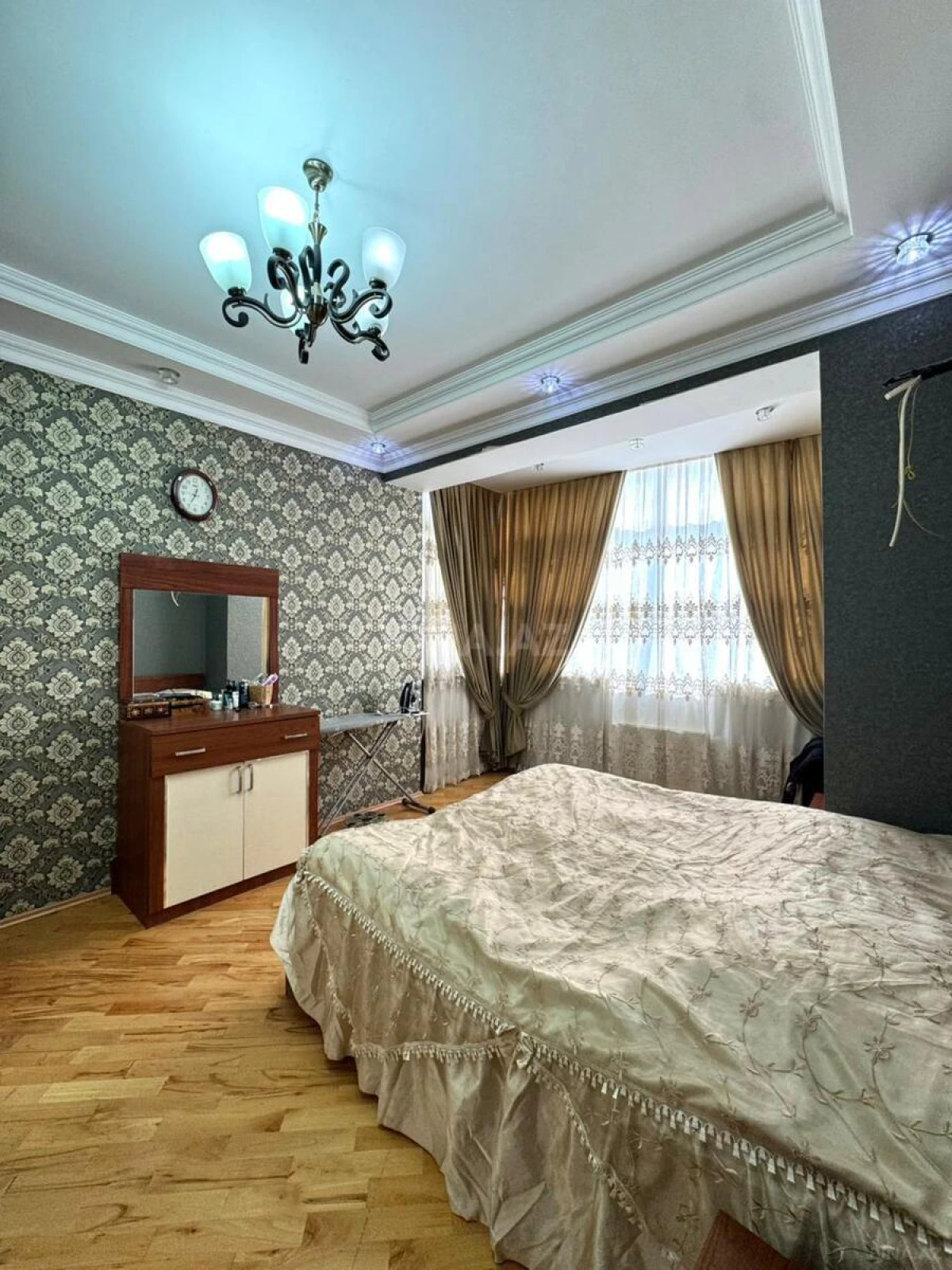 Satılır 3 otaqlı mənzil 115 m²