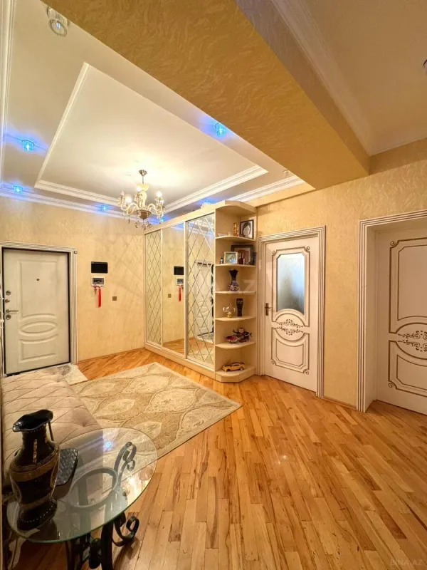 Satılır 3 otaqlı mənzil 115 m²