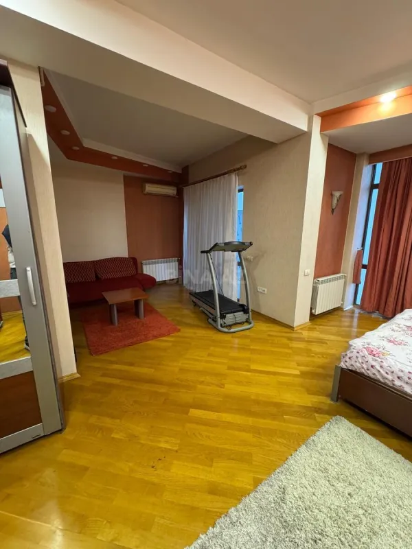 Kirayə verilir 3 otaqlı mənzil 150 m²