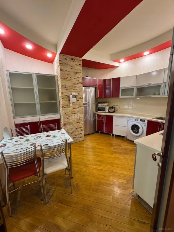 Kirayə verilir 3 otaqlı mənzil 150 m²