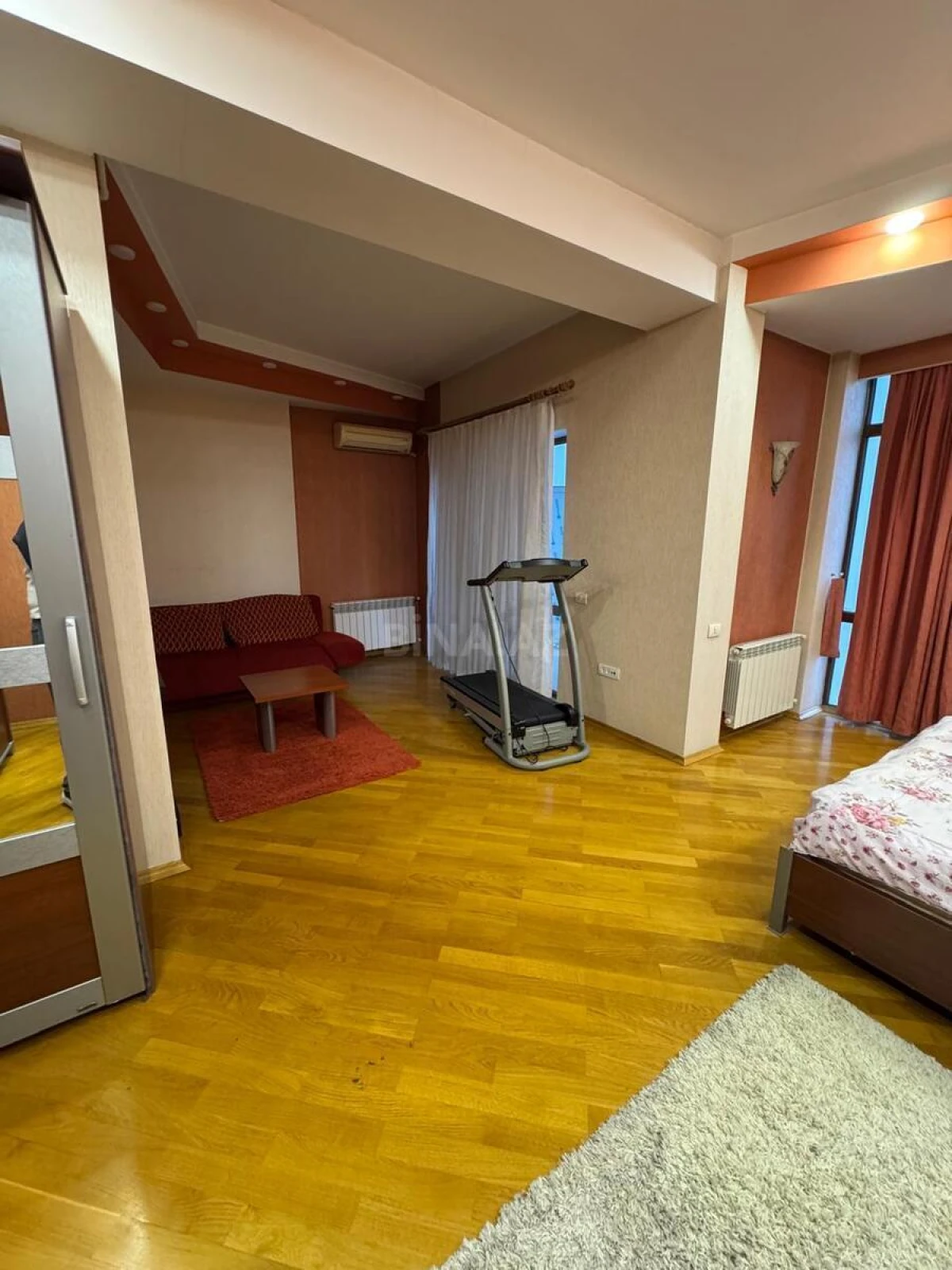 Kirayə verilir 3 otaqlı mənzil 150 m²
