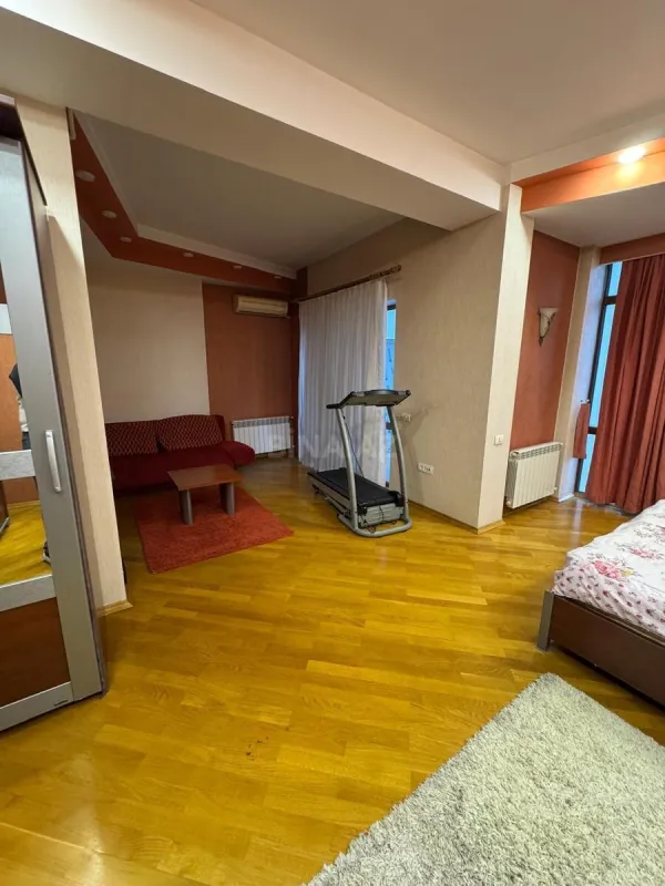 Kirayə verilir 3 otaqlı mənzil 150 m²