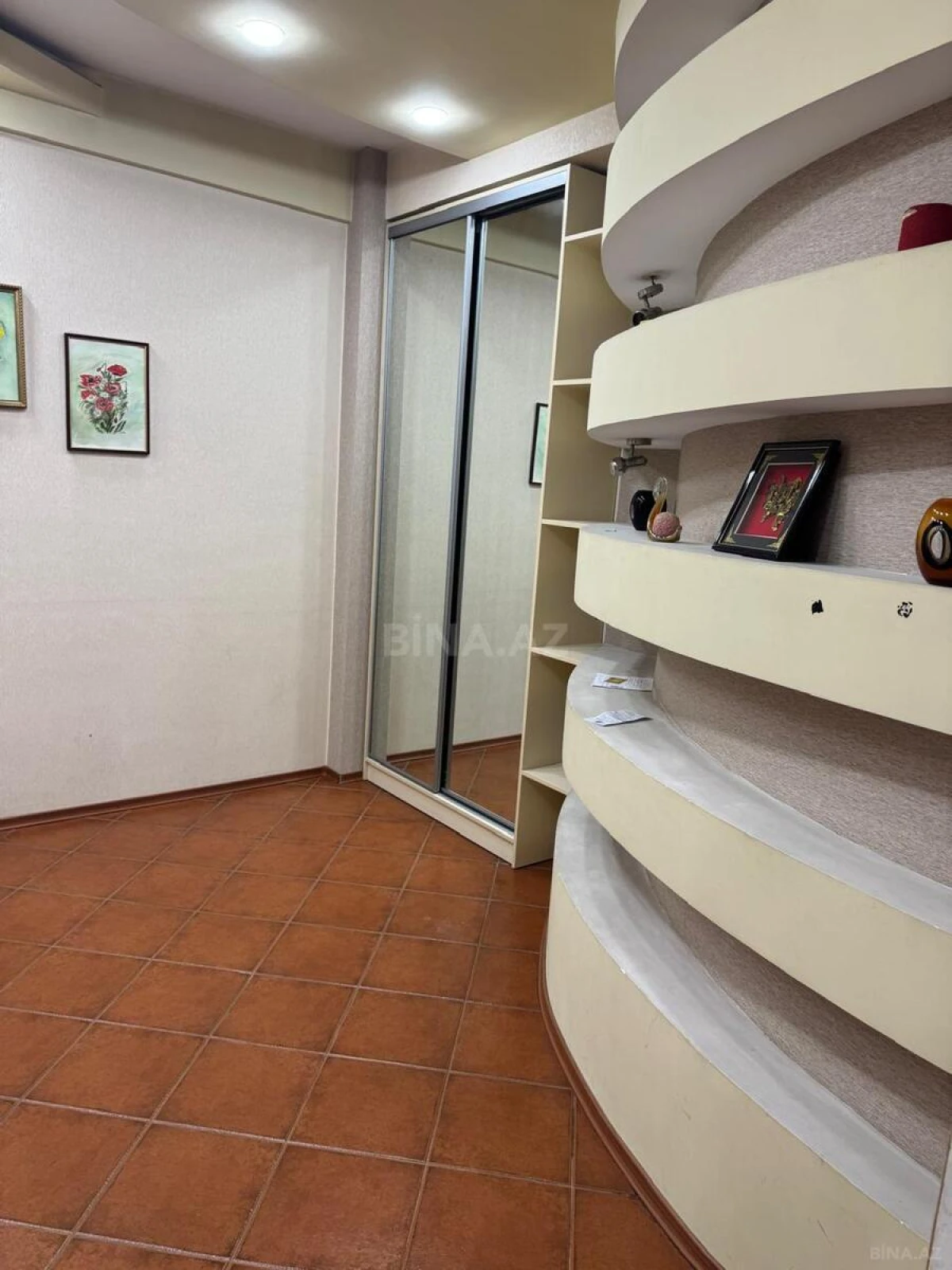 Kirayə verilir 3 otaqlı mənzil 150 m²