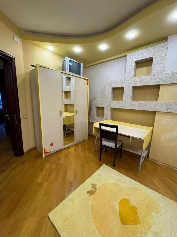 Kirayə verilir 3 otaqlı mənzil 150 m²