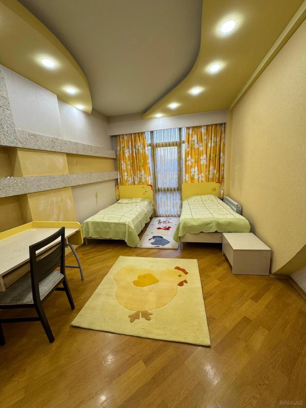 Kirayə verilir 3 otaqlı mənzil 150 m²