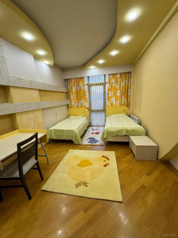 Kirayə verilir 3 otaqlı mənzil 150 m²