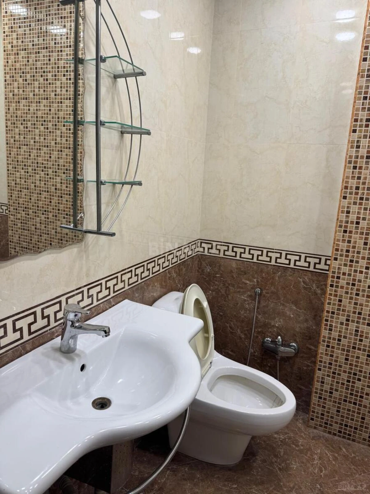 Kirayə verilir 3 otaqlı mənzil 150 m²