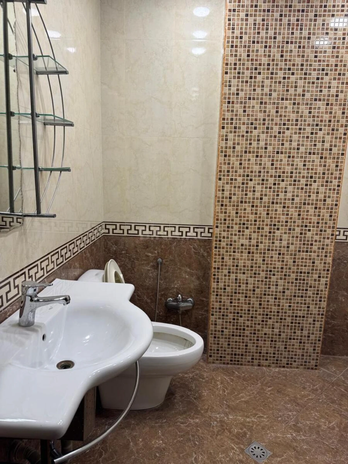 Kirayə verilir 3 otaqlı mənzil 150 m²