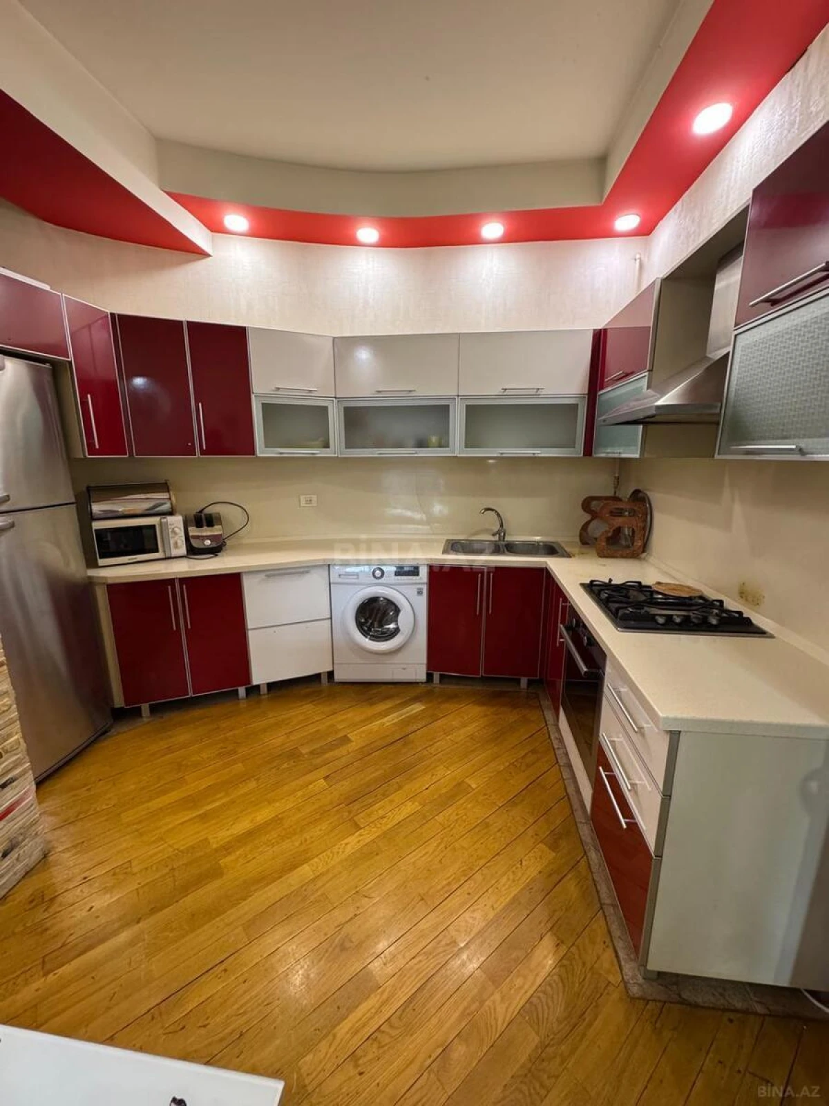 Kirayə verilir 3 otaqlı mənzil 150 m²