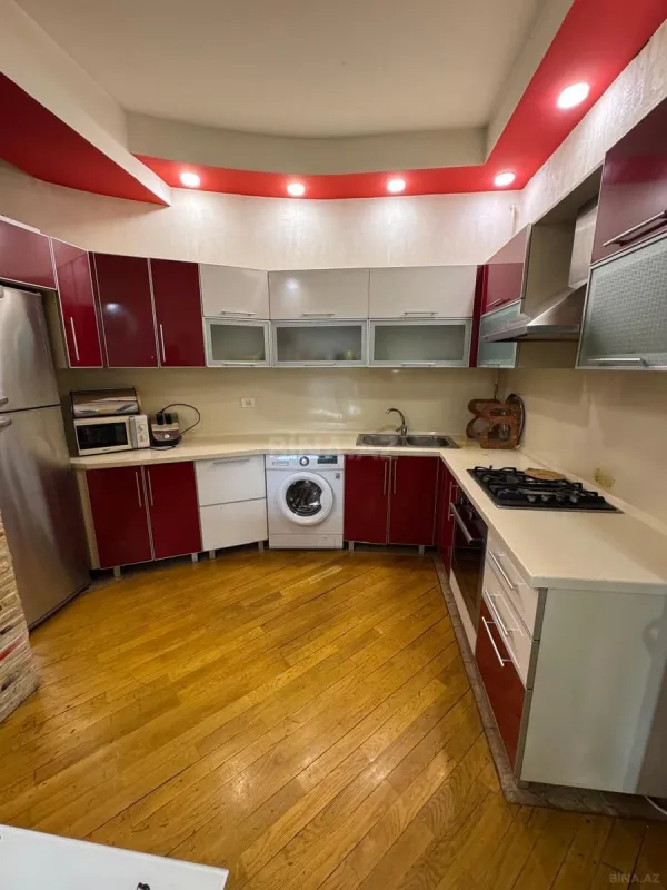 Kirayə verilir 3 otaqlı mənzil 150 m²