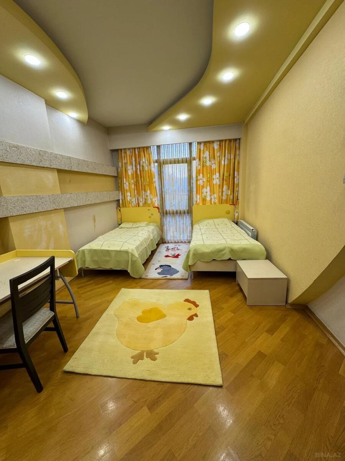 Kirayə verilir 3 otaqlı mənzil 150 m²