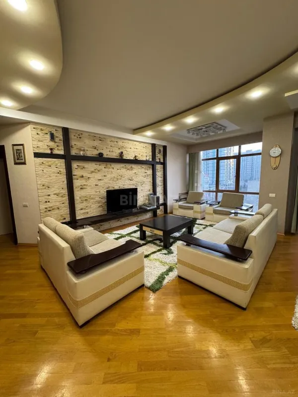 Kirayə verilir 3 otaqlı mənzil 150 m²